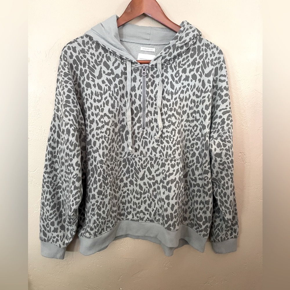 AMERICAN EAGLE khaki green animal print cropped hoodie. Oversized - Picture 1 of 8